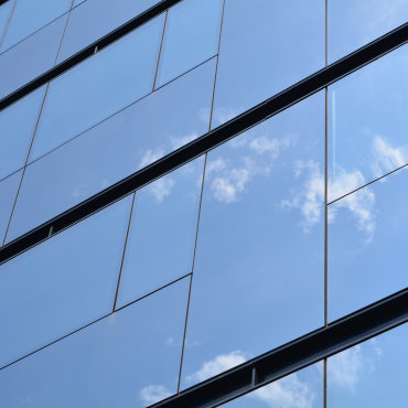 Robuste Aluminium-Fassaden mit Brandschutz und exzellenter Verarbeitung aus eigener Produktion.