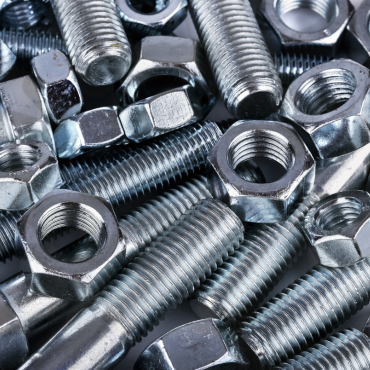 Hochwertige Systemkomponenten für Dachentwässerung und Befestigungselemente in Bauprojekten.